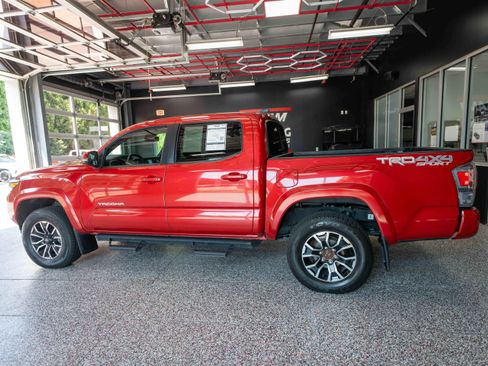 Used 2022 Toyota Tacoma TRD Sport AWD/4WD image 2