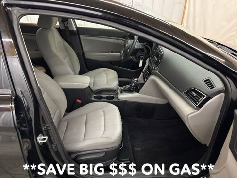 Used 2018 Hyundai Elantra SE FWD image 17