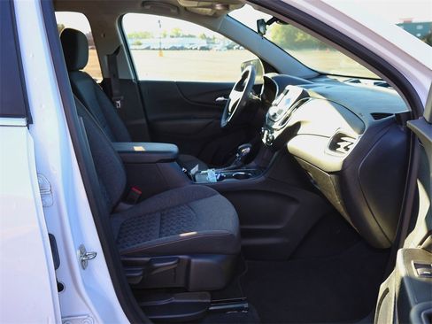 Used 2022 Chevrolet Equinox LT image 12
