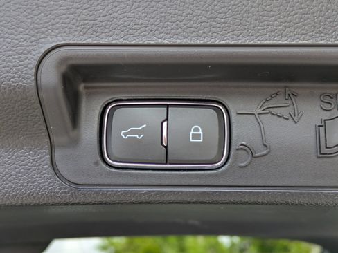 Used 2024 Ford Explorer XLT AWD/4WD image 20