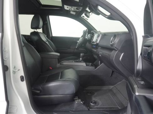 Used 2021 Toyota Tacoma TRD Off-Road w/ TRD Premium Off Road Package image 39