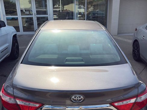 Used 2015 Toyota Camry LE FWD image 11