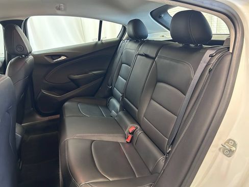 Used 2018 Chevrolet Cruze Premier FWD image 18