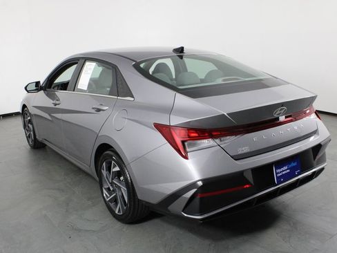 Certified 2025 Hyundai Elantra SEL image 4