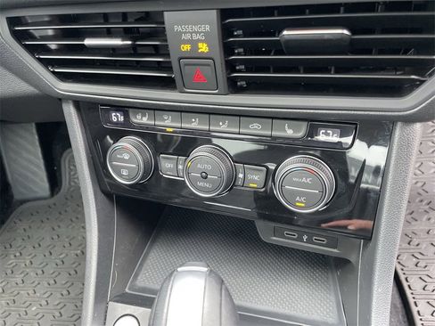 Used 2021 Volkswagen Jetta SE image 26