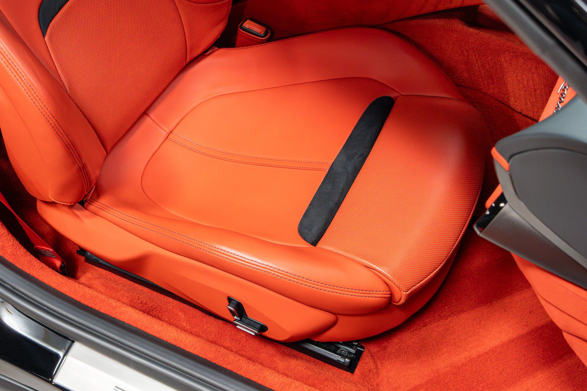 Used 2022 Ferrari Roma RWD image 28