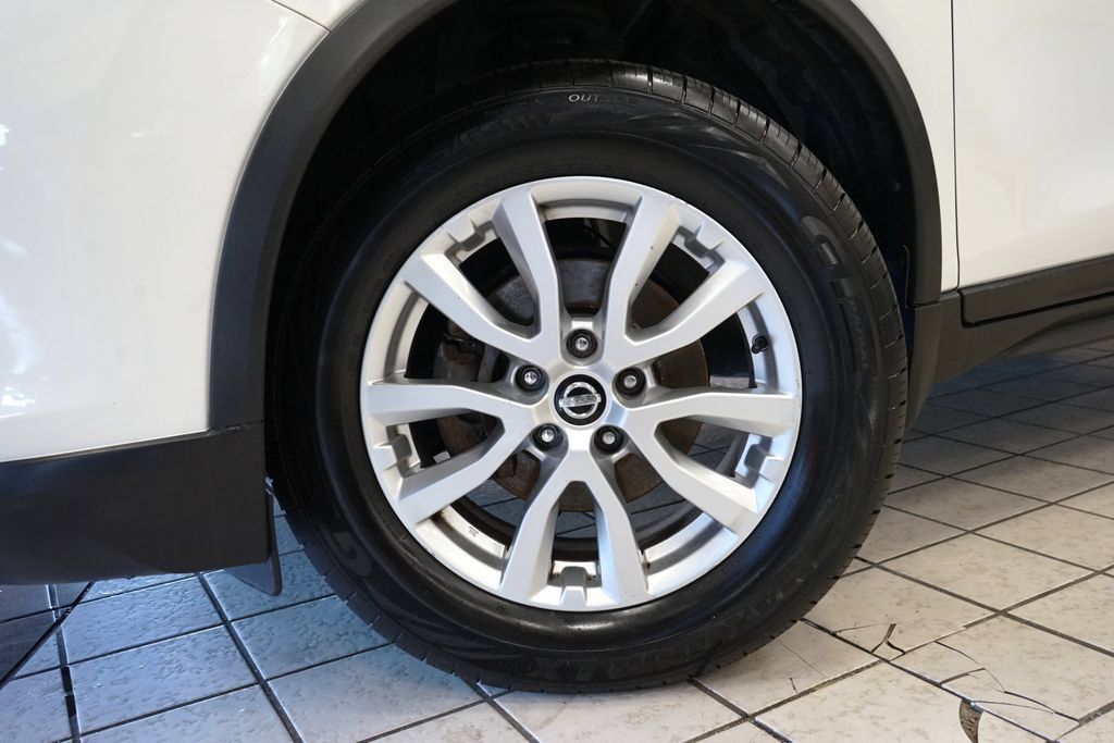 Used 2017 Nissan Rogue SV AWD/4WD image 50