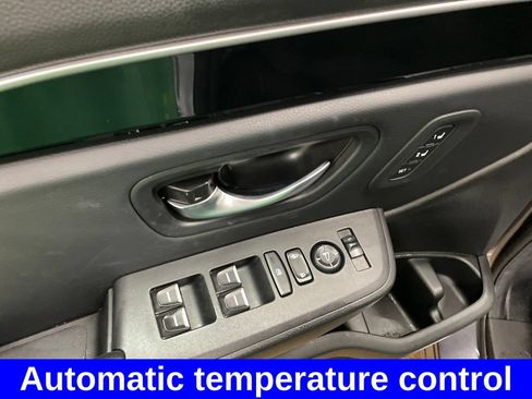 Used 2025 Honda Pilot EX-L image 9