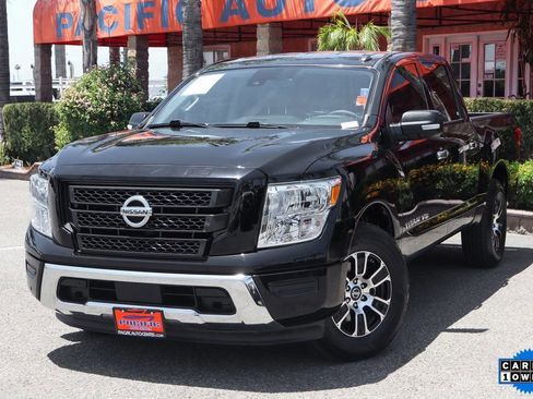 Used 2020 Nissan Titan SV w/ SV Convenience Package image 4