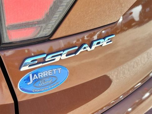 Used 2017 Ford Escape Titanium image 9
