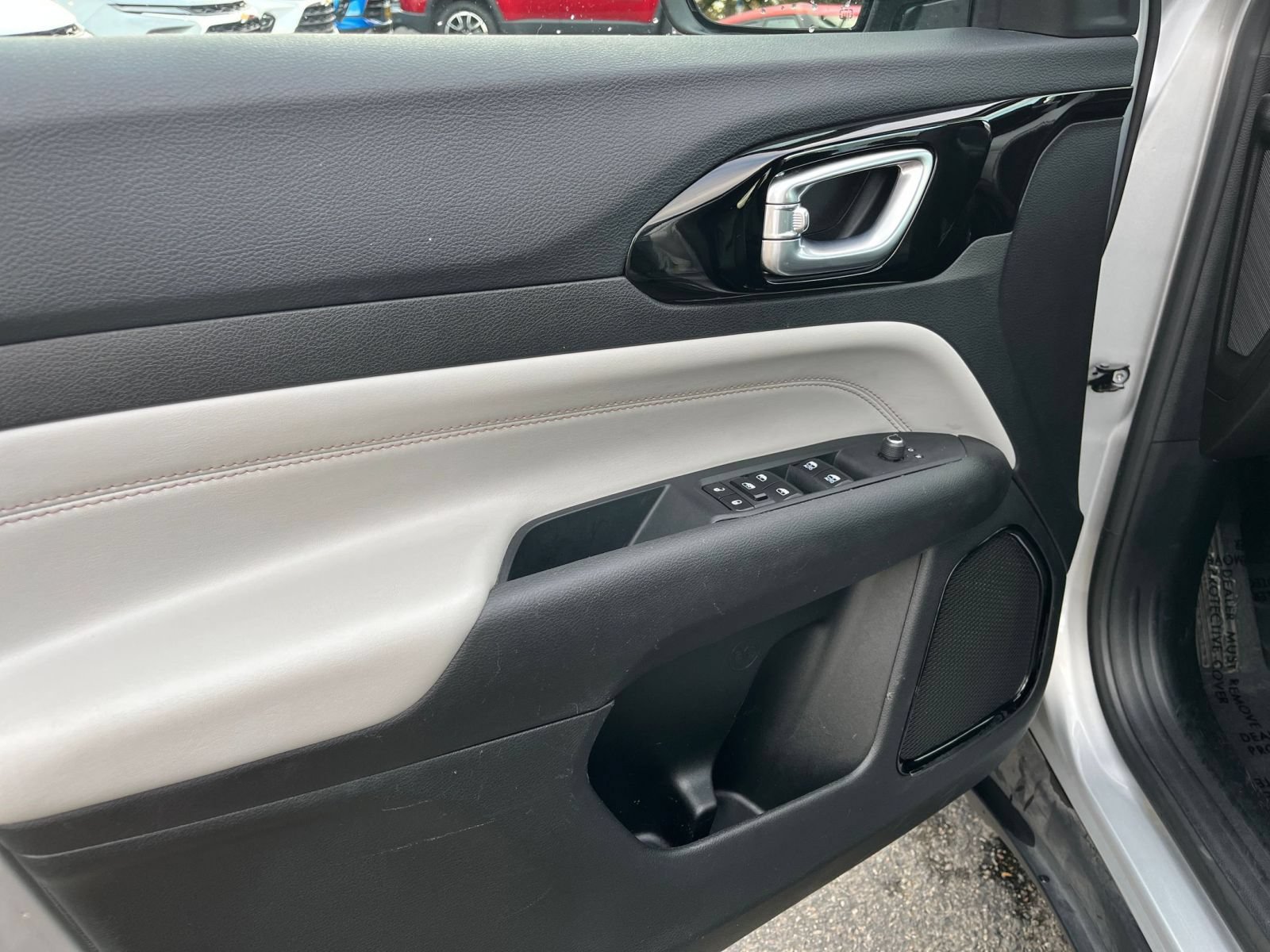 Used 2025 Jeep Compass Limited AWD/4WD image 18