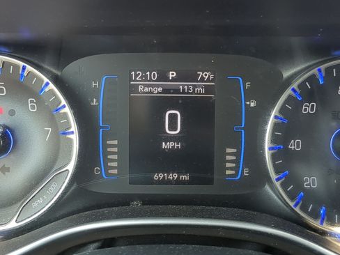 Used 2017 Chrysler Pacifica LX FWD image 23