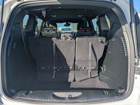 Certified 2025 Chrysler Pacifica Select image 11