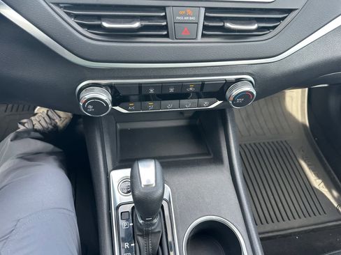 Used 2022 Nissan Altima 2.5 SV FWD image 12