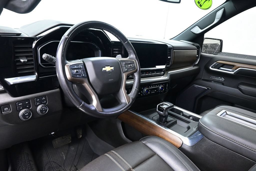 Used 2022 Chevrolet Silverado 1500 High Country w/ High Country Premium Package AWD/4WD image 25