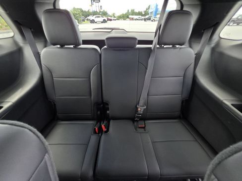 Used 2026 Chevrolet Traverse LT AWD/4WD image 16