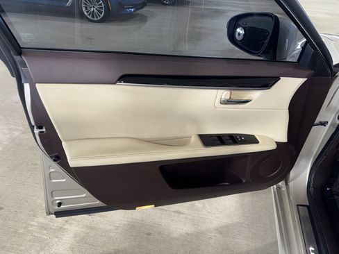 Used 2016 Lexus ES 350 w/ Accessory Package 2 image 16