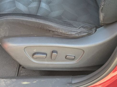 Used 2014 Nissan Rogue SV AWD/4WD image 27