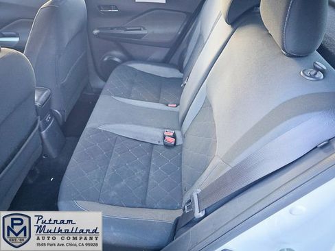 Used 2019 Nissan Kicks SV image 11