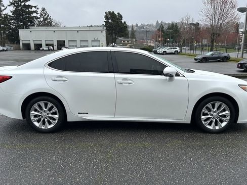 Used 2013 Lexus ES 300h w/ Luxury Pkg image 4