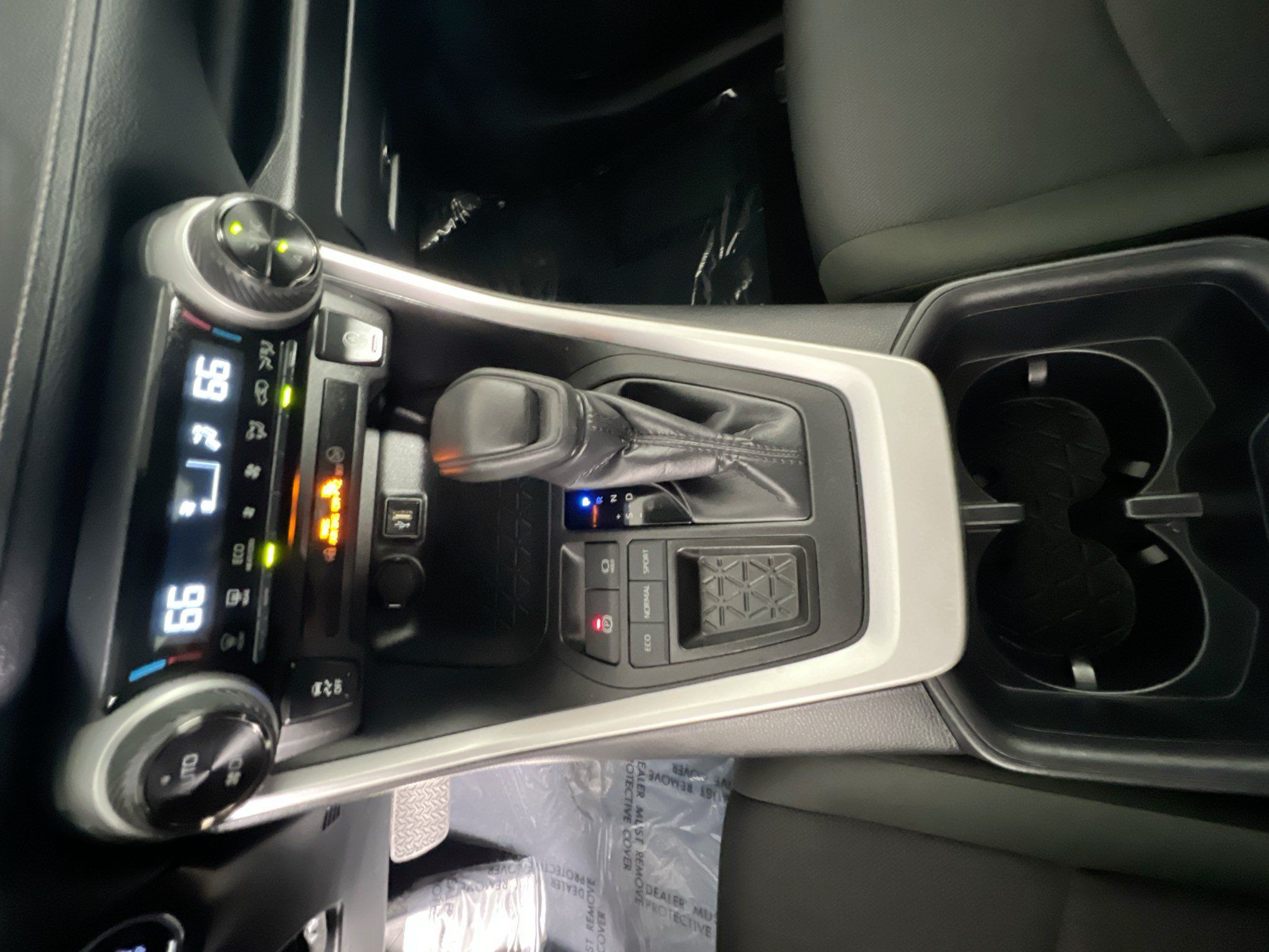 Used 2025 Toyota RAV4 XLE FWD image 25