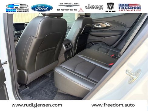 Used 2024 GMC Terrain SLT w/ Tech Package image 12