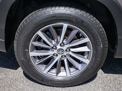 Used 2019 Toyota Highlander XLE image 16