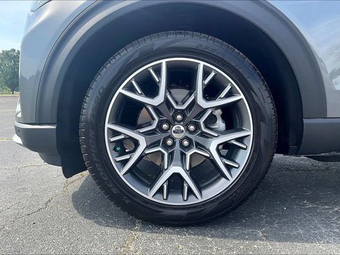 Used 2025 Ford Explorer Platinum w/ Ultimate Package RWD image 9