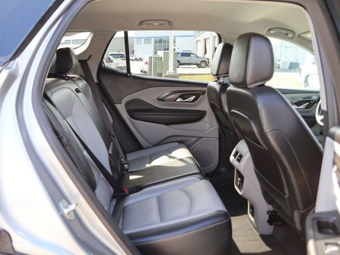 Used 2024 GMC Terrain SLT image 11