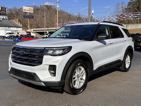 New 2026 Ford Explorer Active image 2