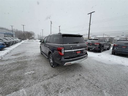 Used 2024 Ford Expedition Limited image 3