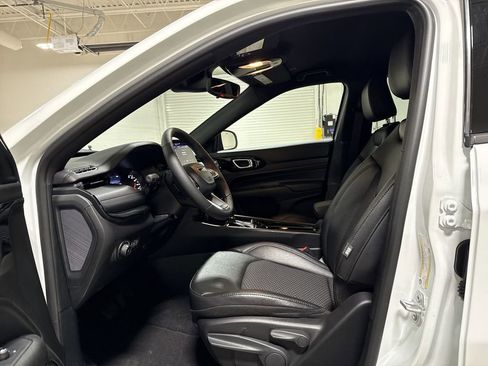 New 2026 Jeep Compass Latitude image 19