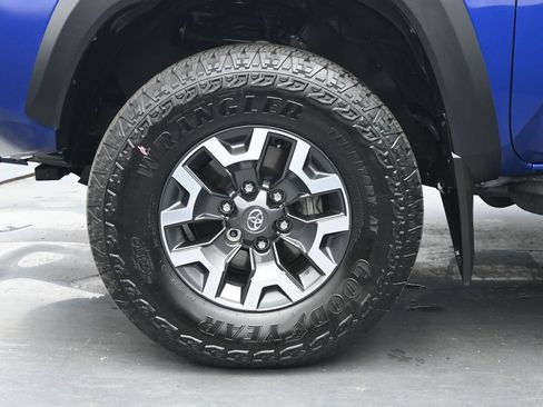 Used 2023 Toyota Tacoma TRD Off-Road w/ Black Out Package (TMS) AWD/4WD image 22