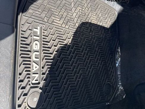 New 2025 Volkswagen Tiguan SE R-Line image 20