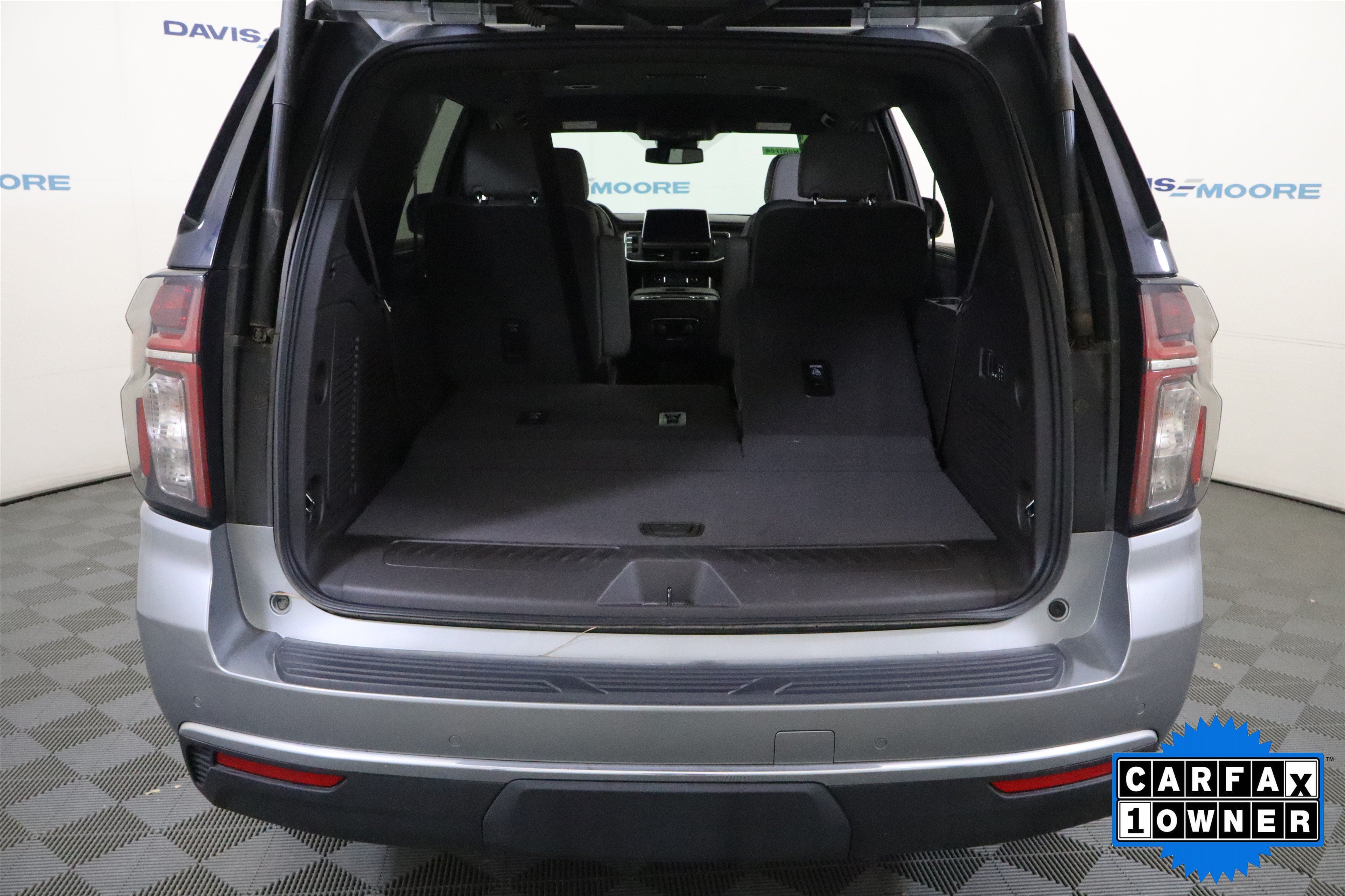 Used 2024 Chevrolet Tahoe LT w/ Luxury Package RWD image 9