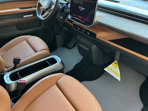 New 2025 Volkswagen ID. Buzz Pro S RWD image 17
