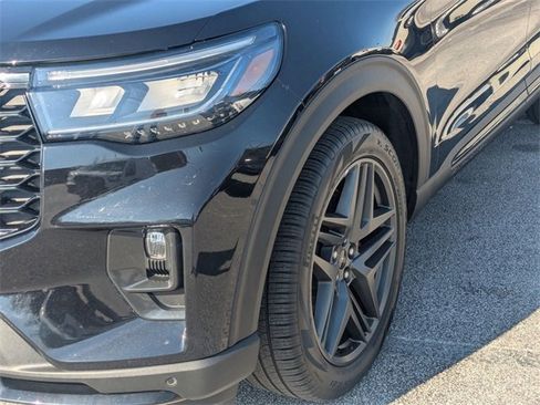 Used 2025 Ford Explorer ST image 9