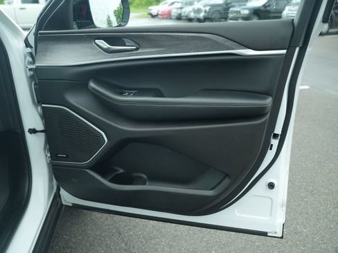 Used 2022 Jeep Grand Cherokee L Limited AWD/4WD image 22