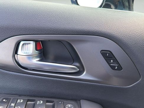 Used 2025 Chrysler Pacifica Select FWD image 13