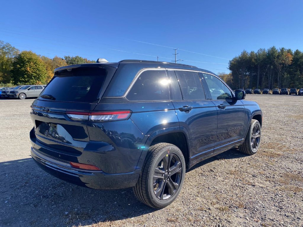 New 2027 Jeep Grand Cherokee Limited AWD/4WD image 3