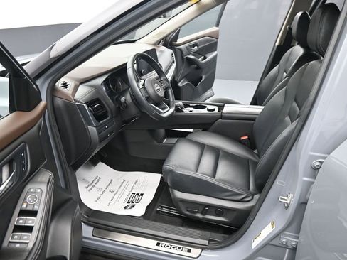 Used 2023 Nissan Rogue SL w/ SL Premium Package image 17