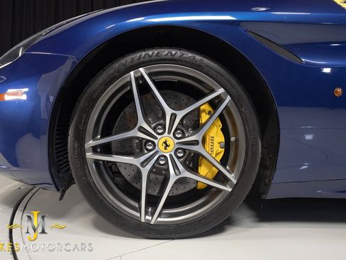 Used 2017 Ferrari California T RWD image 66