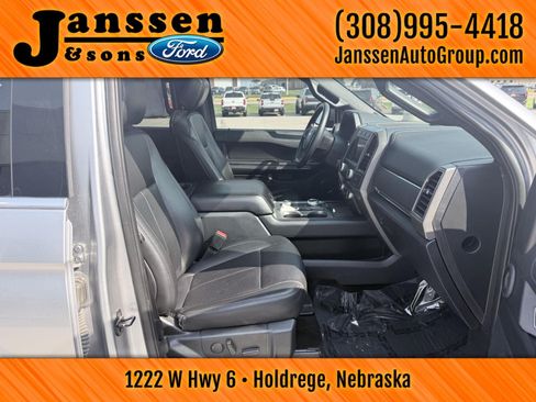 Used 2020 Ford Expedition XLT w/ Equipment Group 202A AWD/4WD image 17