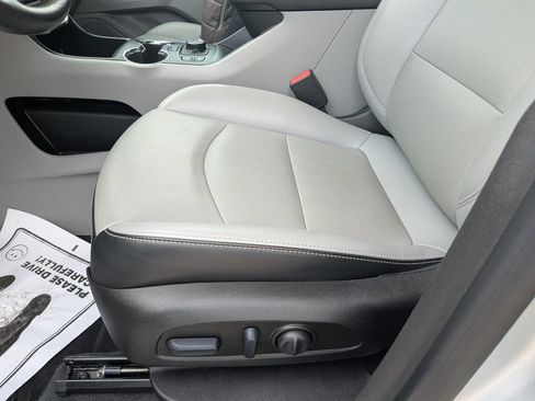 Used 2022 GMC Terrain SLT w/ Infotainment Package II FWD image 23