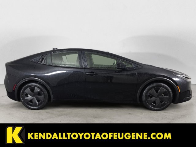 Used 2025 Toyota Prius LE FWD image 4