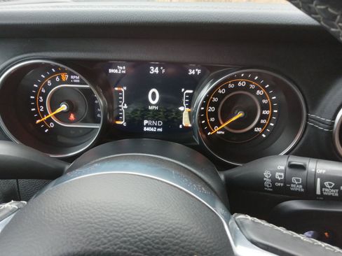 Used 2020 Jeep Wrangler Unlimited Sahara image 16