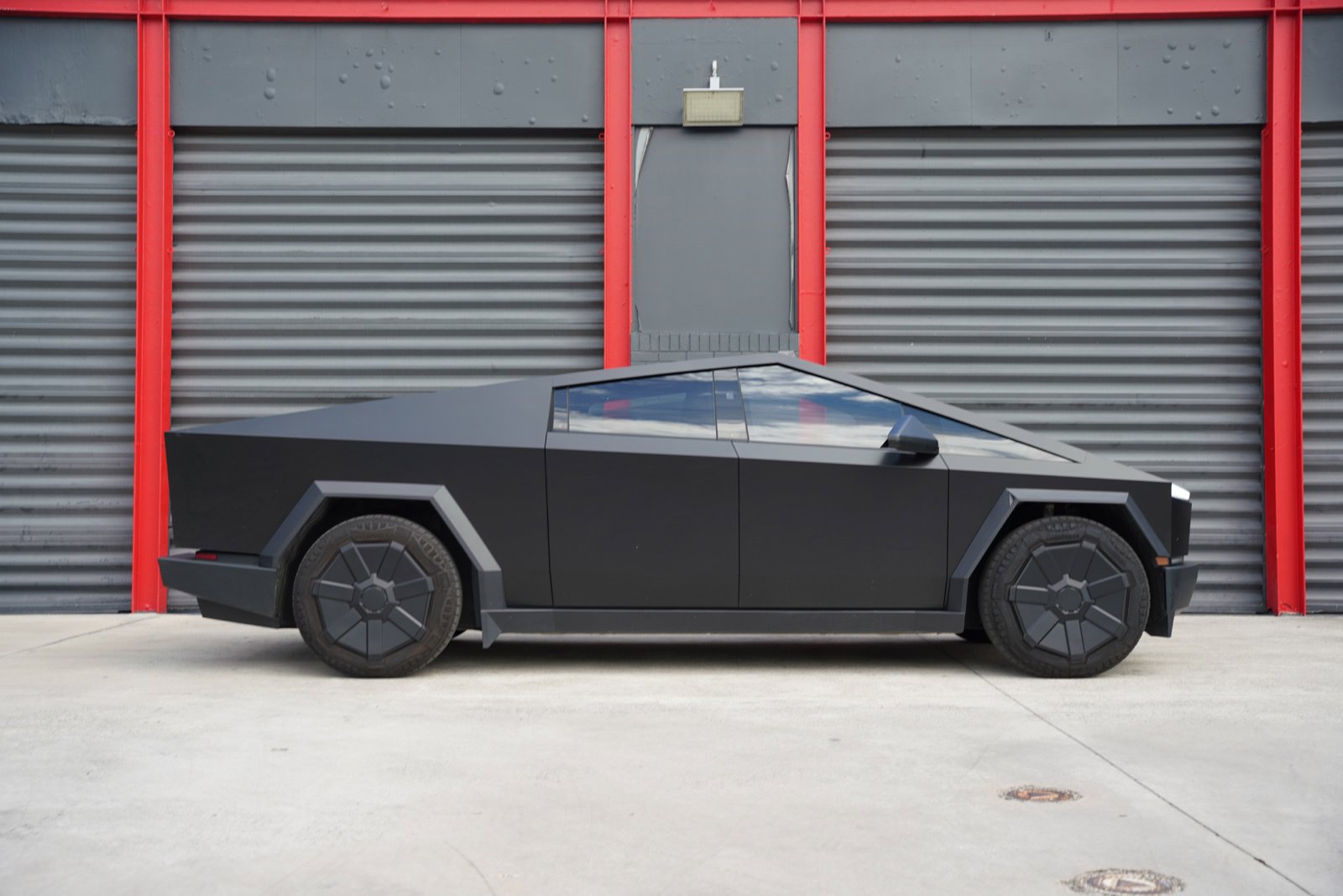 Used 2024 Tesla Cybertruck Cyberbeast AWD/4WD image 11