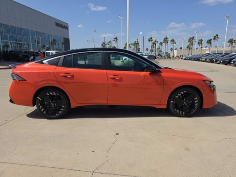 New 2026 Nissan Sentra SR w/ Floor Mat Package FWD image 8