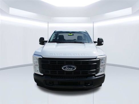 Used 2025 Ford F250 XL w/ XL Driver Assist Package RWD image 2