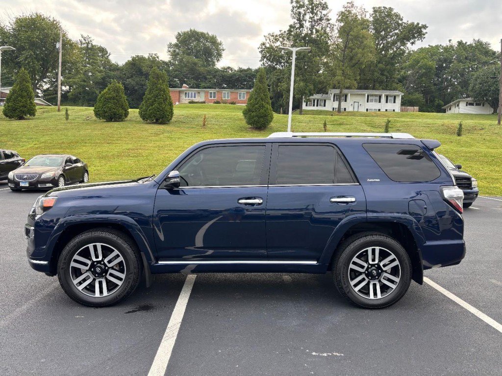 Used 2022 Toyota 4Runner Limited AWD/4WD image 6
